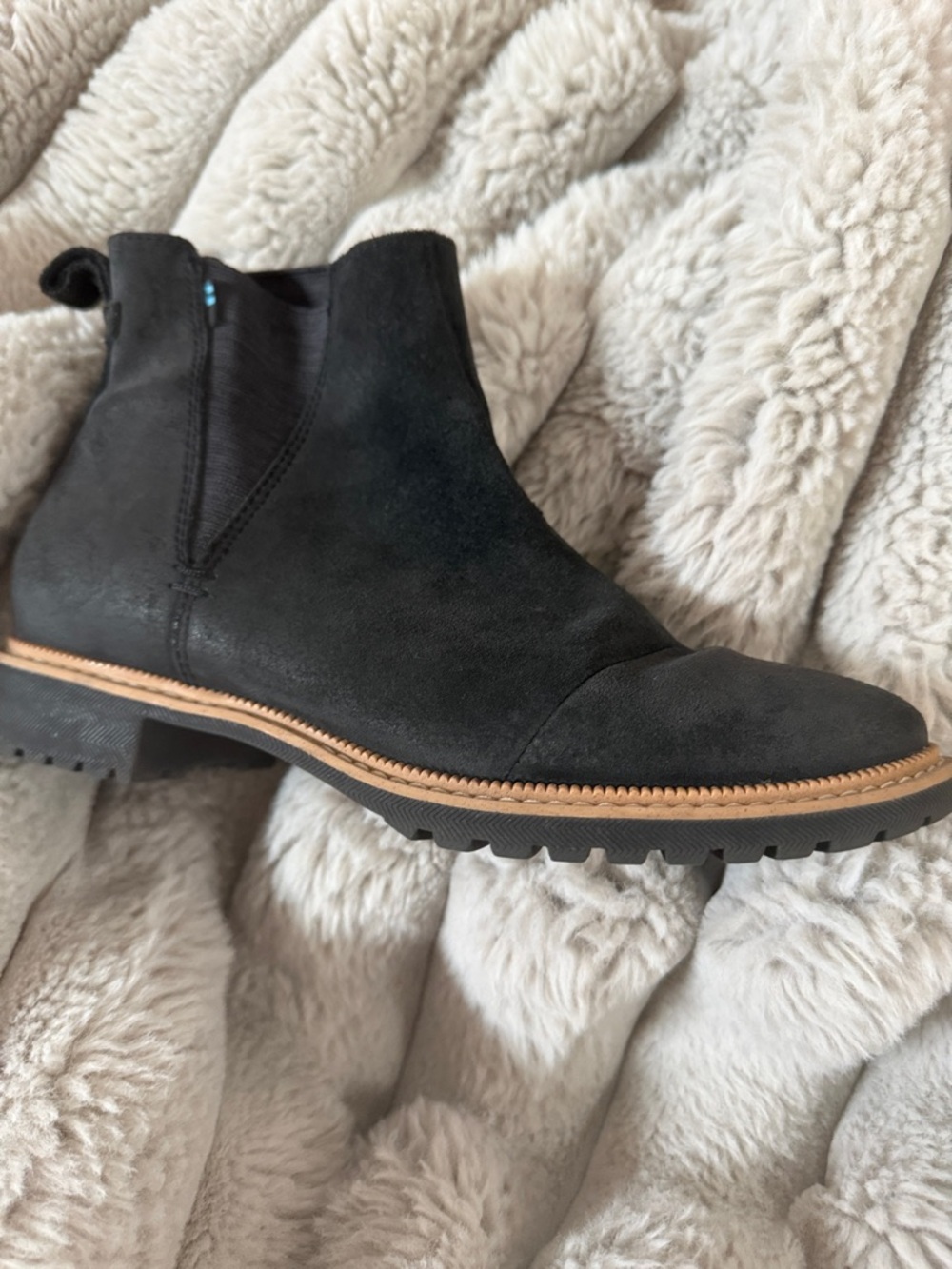 Toms Cleo Chelsea Boot Black Suede with Brown Welt 6 NWOT